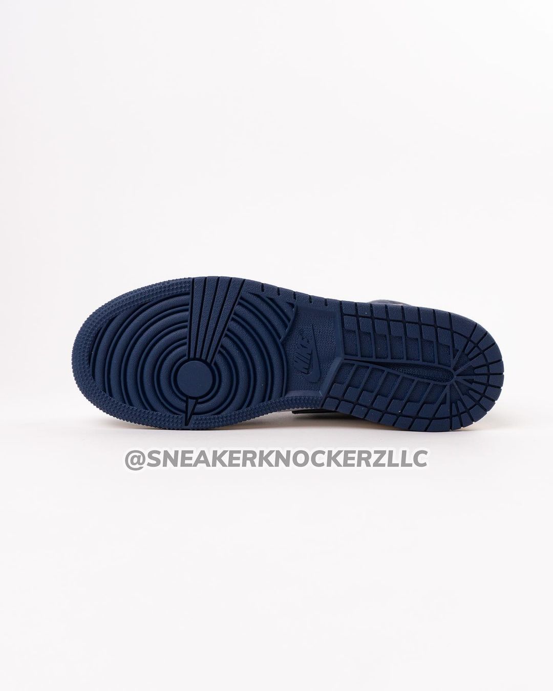 【2024年 9/14 発売】ナイキ エア ジョーダン 1 レトロ ハイ OG “ミッドナイトネイビー” (NIKE AIR JORDAN 1 RETRO HIGH OG “Midnight Navy”) [DZ5485-401]