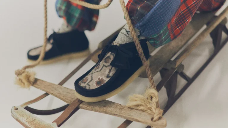 エンド×クラークス END. x Clarks Originals 新品未使用品 12/18 発売！END. x Clarks Originals Wallabee “Oxford Flowers 靴