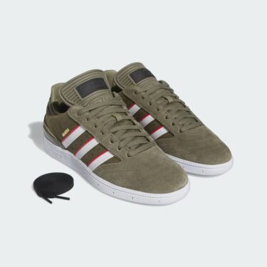 【国内 1/20 発売】アディダス オリジナルス ブセニッツ “オリーブストレータ/レッド” (adidas Originals BUSENITZ “Olive Strata/Red”) [ID3370]