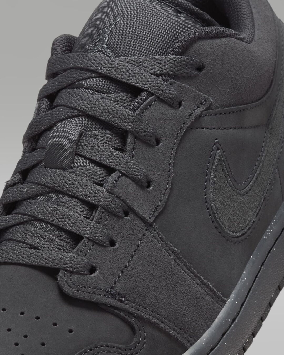 【国内 1/10 発売】ナイキ エア ジョーダン 1 ロー SE クラフト “ダークスモークグレー” (NIKE AIR JORDAN 1 LOW SE CRAFT “Dark Smoke Grey”) [FD8635-001]