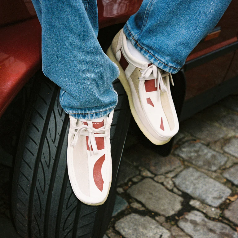 【2024年 2/29 発売】Clarks x Franck Pellegrino Wallabee “Red Combi” (クラークス フランク・ペレグリノ ワラビー)