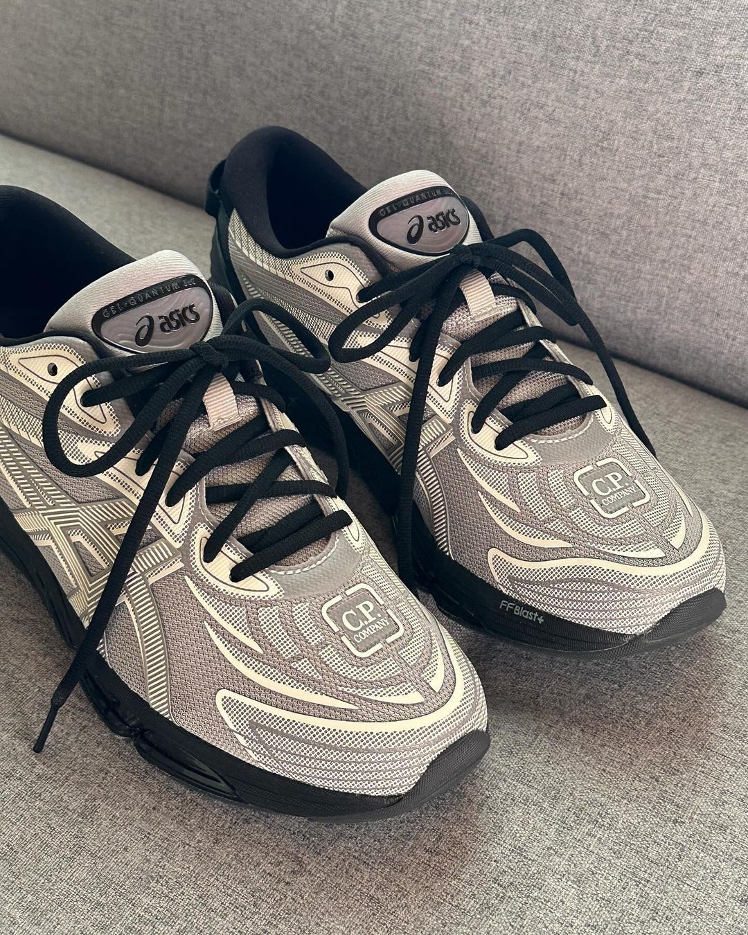 2024年 1/19、2/22 発売予定！ASICS × C.P. Company GEL QUANTUM 360 (アシックス シーピー カンパニー ゲルクァンタム 360) [1203A507.020/1203A507.750]