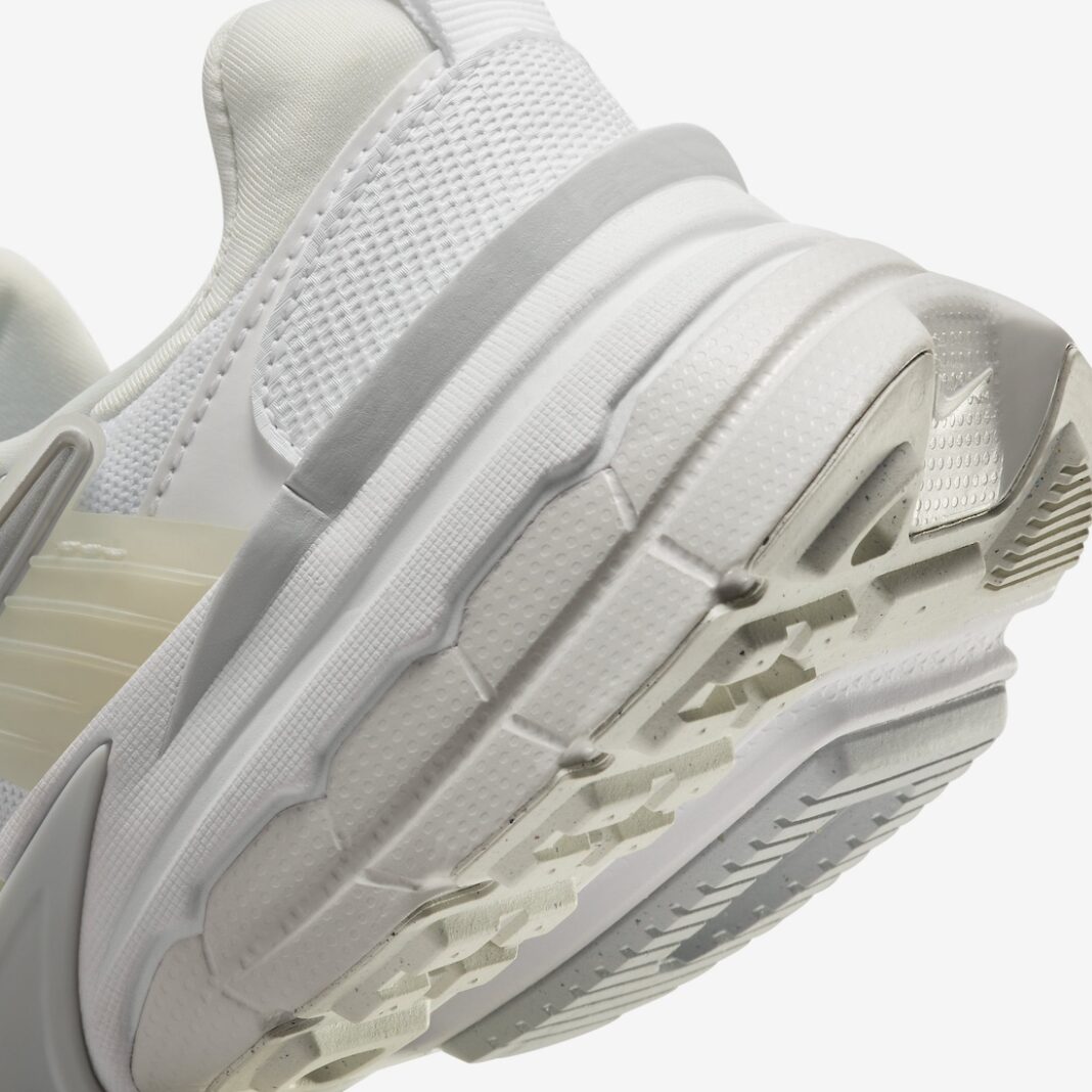 【2024年 3/18 発売予定】NIKE WMNS V2K RUN “Metallic Silver/White” (ナイキ ウィメンズ ヴィツーケー “メタリックシルバー/ホワイト”) [FD0736-104]