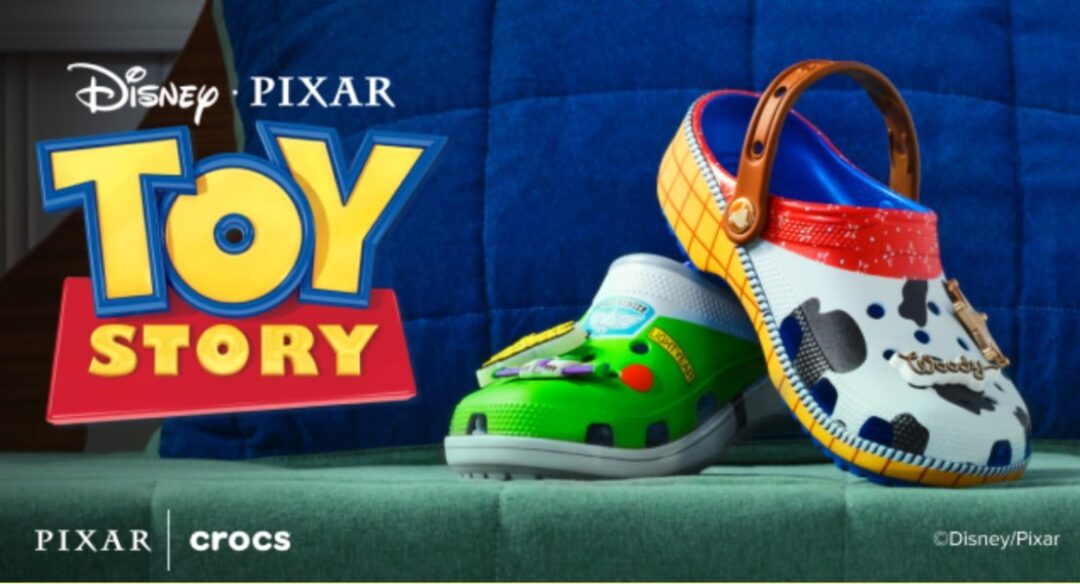ウッディ&バズ・ライトイヤー × クロックス クラシッククロッグが2024年 2/22 発売 (Crocs Classic Clog Toy Story Woody/Buzz Lightyear)