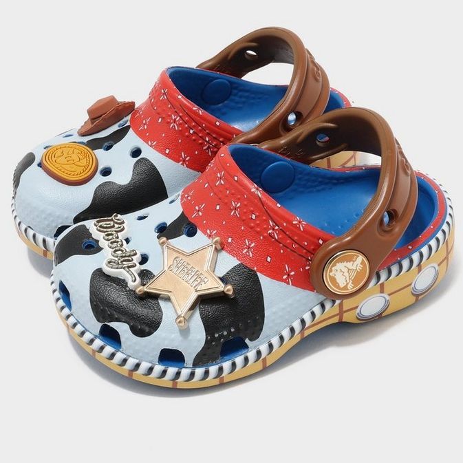 ウッディ&バズ・ライトイヤー × クロックス クラシッククロッグが2024年 2/22 発売 (Crocs Classic Clog Toy Story Woody/Buzz Lightyear)