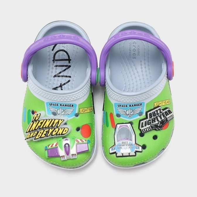 ウッディ&バズ・ライトイヤー × クロックス クラシッククロッグが2024年 2/22 発売 (Crocs Classic Clog Toy Story Woody/Buzz Lightyear)