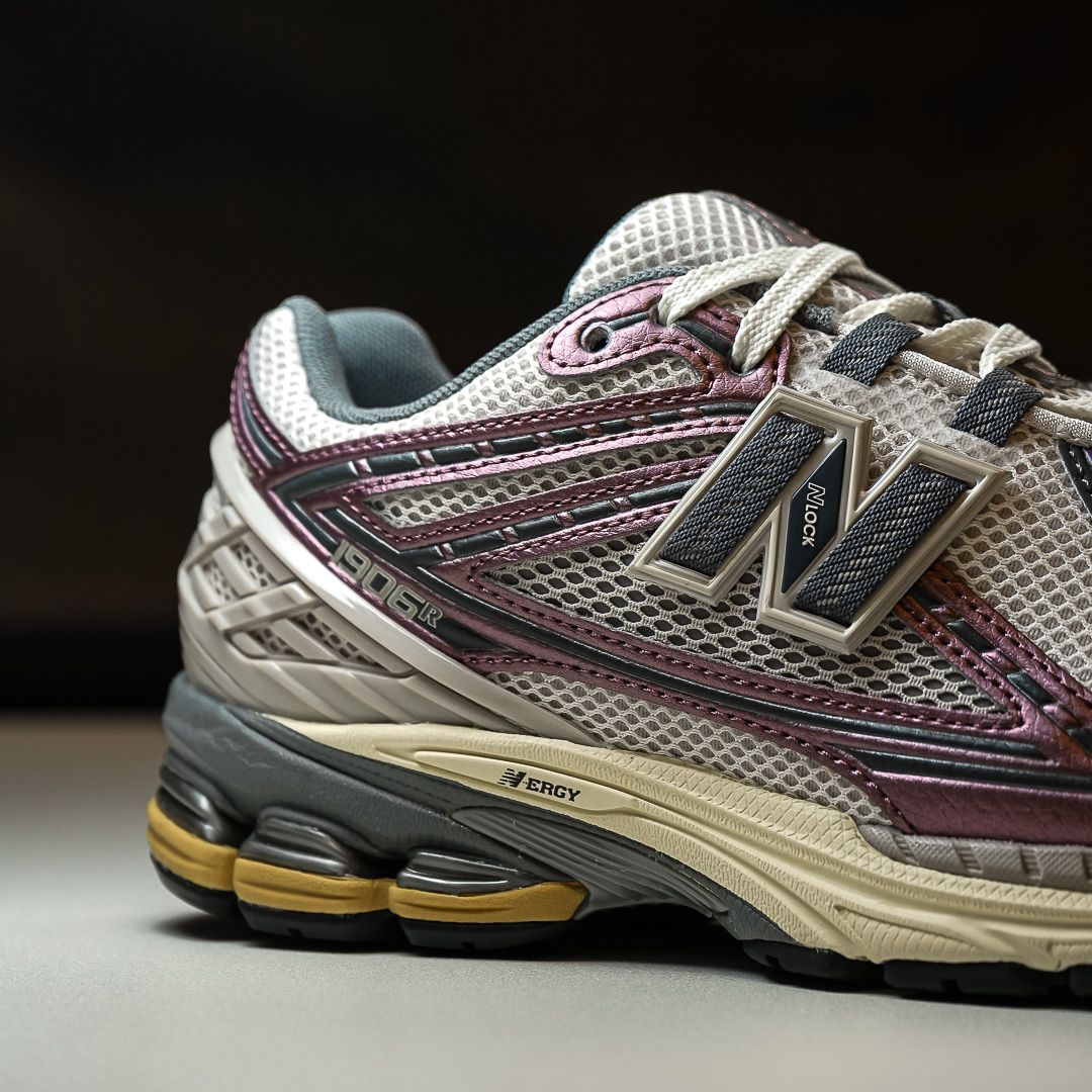2024年 3/22 発売】New Balance M1906 RRA “Licorice” (ニューバランス) [M1906RRA] |  Fullress