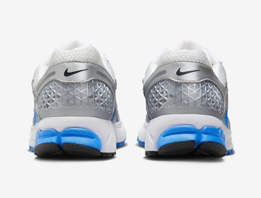 【2024年 春 発売予定】ナイキ ズーム ボメロ 5 “ホワイト/シルバー/フォトブルー” (NIKE ZOOM VOMERO 5 “White/Metallic Silver-Photo Blue”) [FJ4151-100]