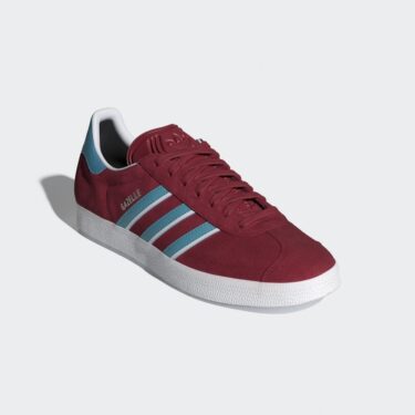 【2024年 2/2 発売】アディダス オリジナルス ガゼル “カレッジバーガンディ/プリラブドブルー” (adidas Originals GAZELLE “College Burgundy/Pre-Loved Blue”) [IG6198]