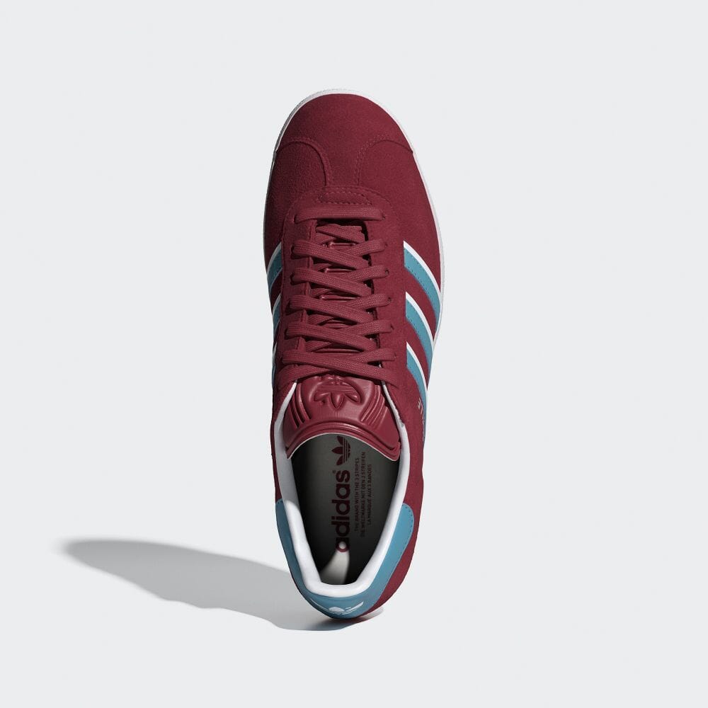 【2024年 2/2 発売】アディダス オリジナルス ガゼル “カレッジバーガンディ/プリラブドブルー” (adidas Originals GAZELLE “College Burgundy/Pre-Loved Blue”) [IG6198]