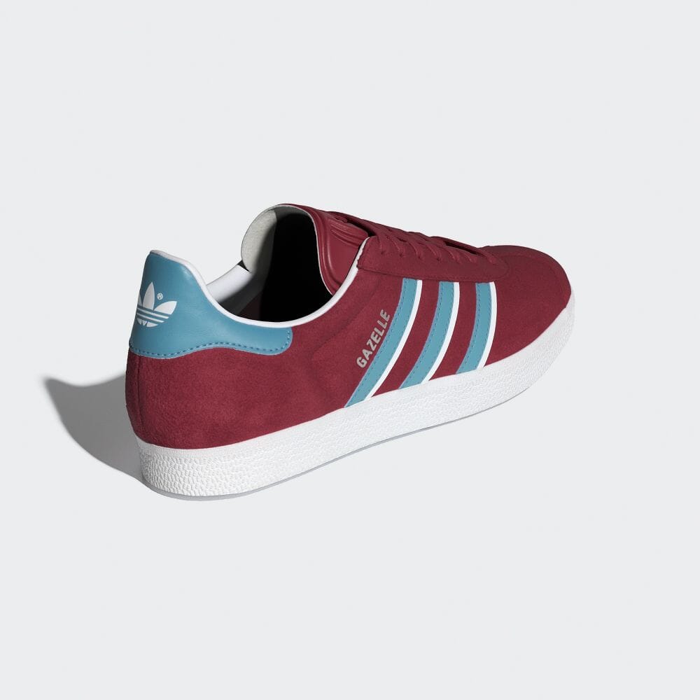 【2024年 2/2 発売】アディダス オリジナルス ガゼル “カレッジバーガンディ/プリラブドブルー” (adidas Originals GAZELLE “College Burgundy/Pre-Loved Blue”) [IG6198]