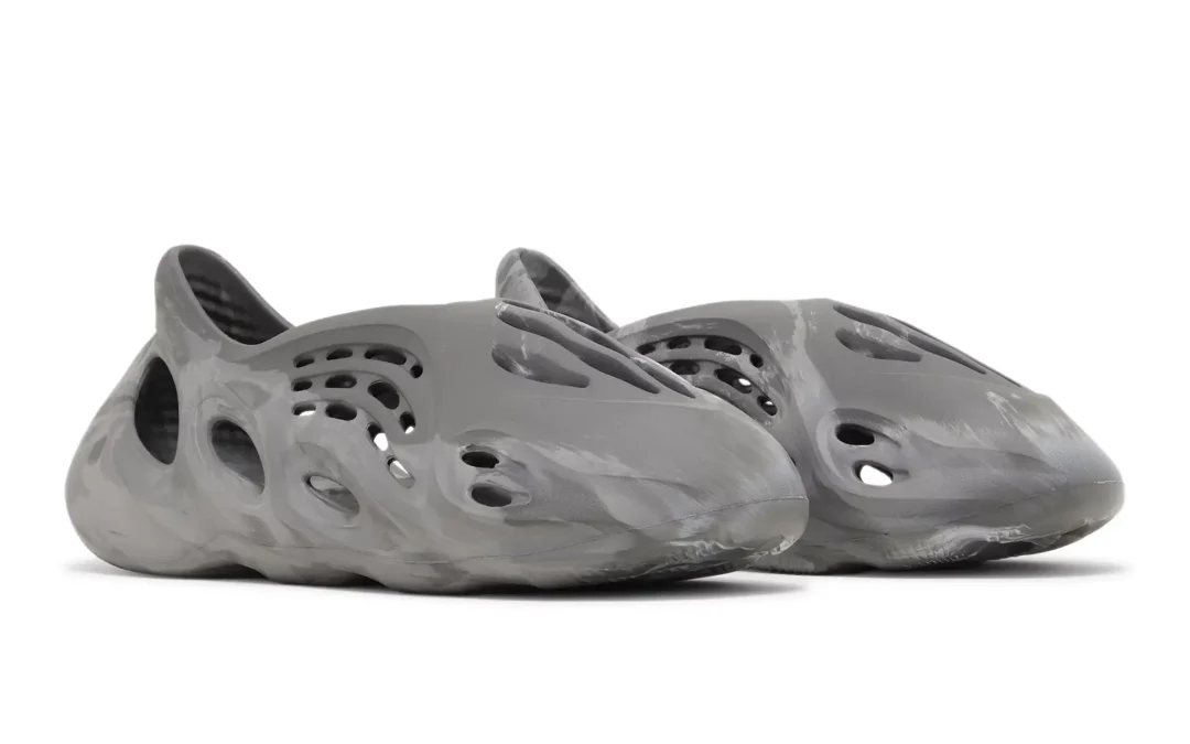 【2024年 3/15 発売】adidas Originals YEEZY FOAM RUNNER “MX Granite” (アディダス イージー フォーム) [IE4931]