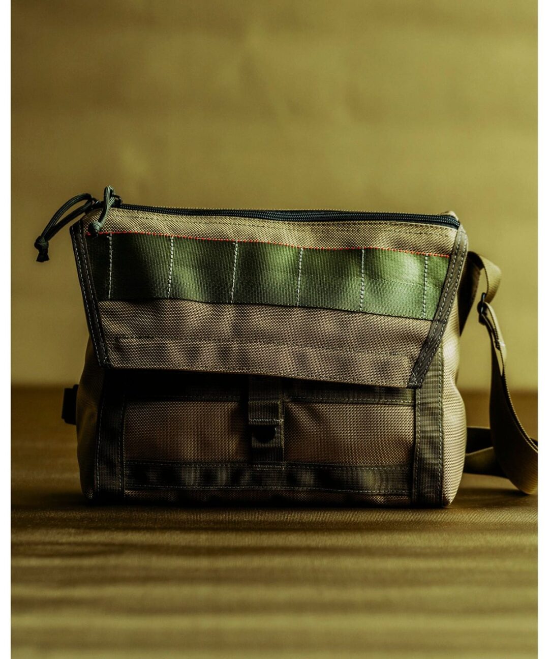 BRIEFING × BEAMS PLUS / 別注 3WAY BAG KHAKI & FLEET MESSENGER BAG KHAKI が発売 (ブリーフィング ビームス プラス)