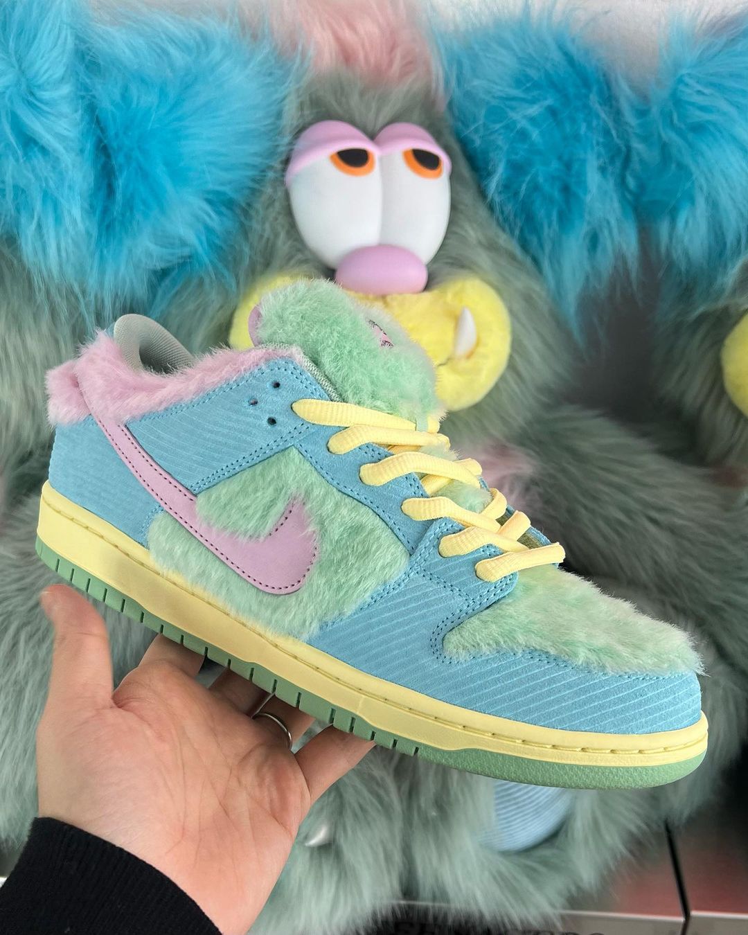 【国内 2024年 9/20 発売】VERDY × NIKE SB DUNK LOW “Visty” (ヴェルディ ナイキ SB ダンク ロー “ヴィスティ”) [FN6040-400]