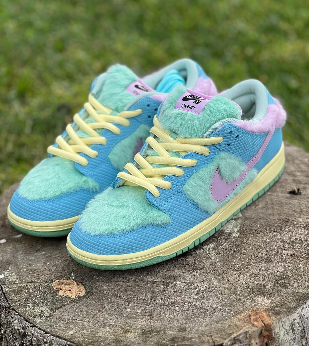 【2024年 夏 発売予定】VERDY × NIKE SB DUNK LOW “Visty” (ヴェルディ ナイキ SB ダンク ロー “ヴィスティ”) [FN6040-400]