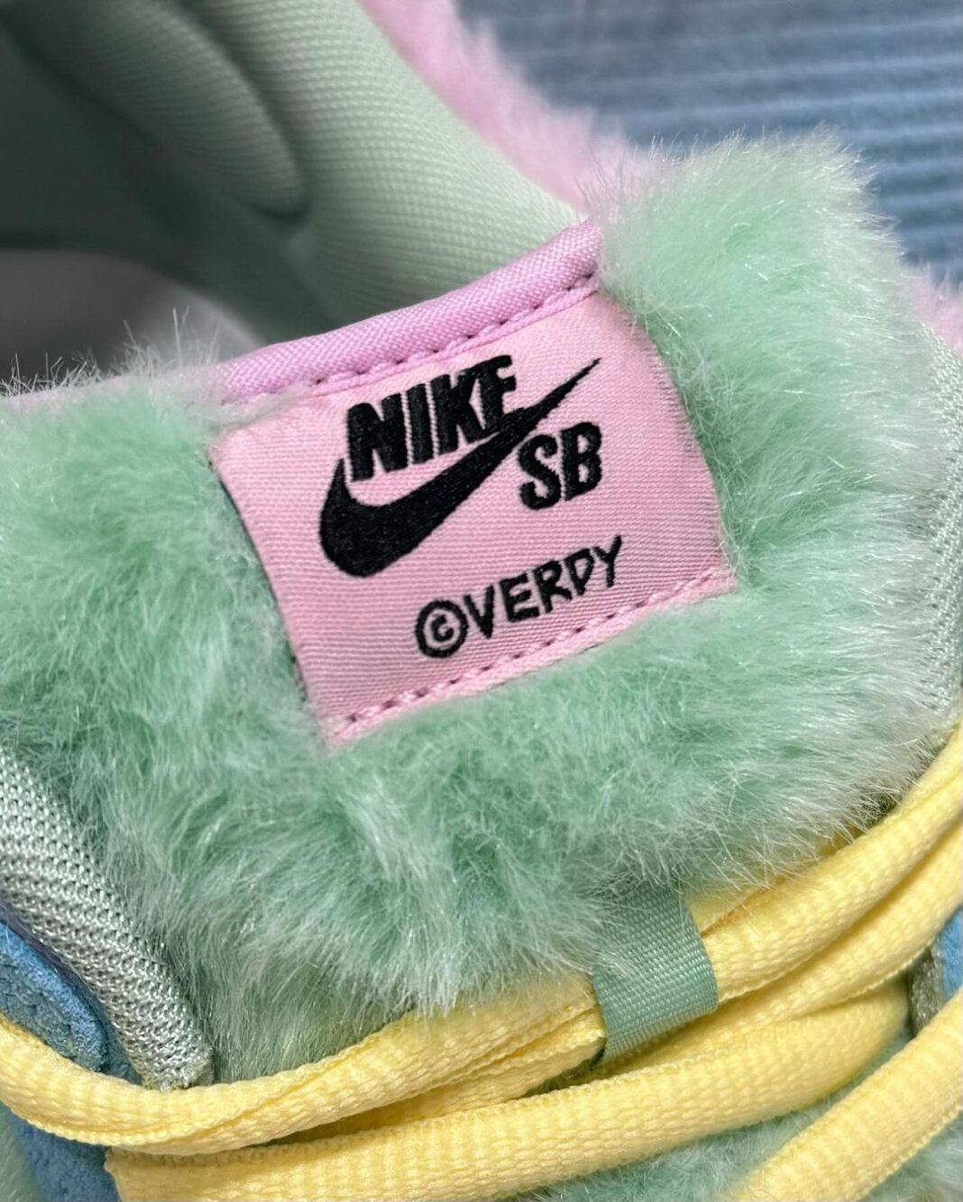【国内 2024年 9/20 発売】VERDY × NIKE SB DUNK LOW “Visty” (ヴェルディ ナイキ SB ダンク ロー “ヴィスティ”) [FN6040-400]