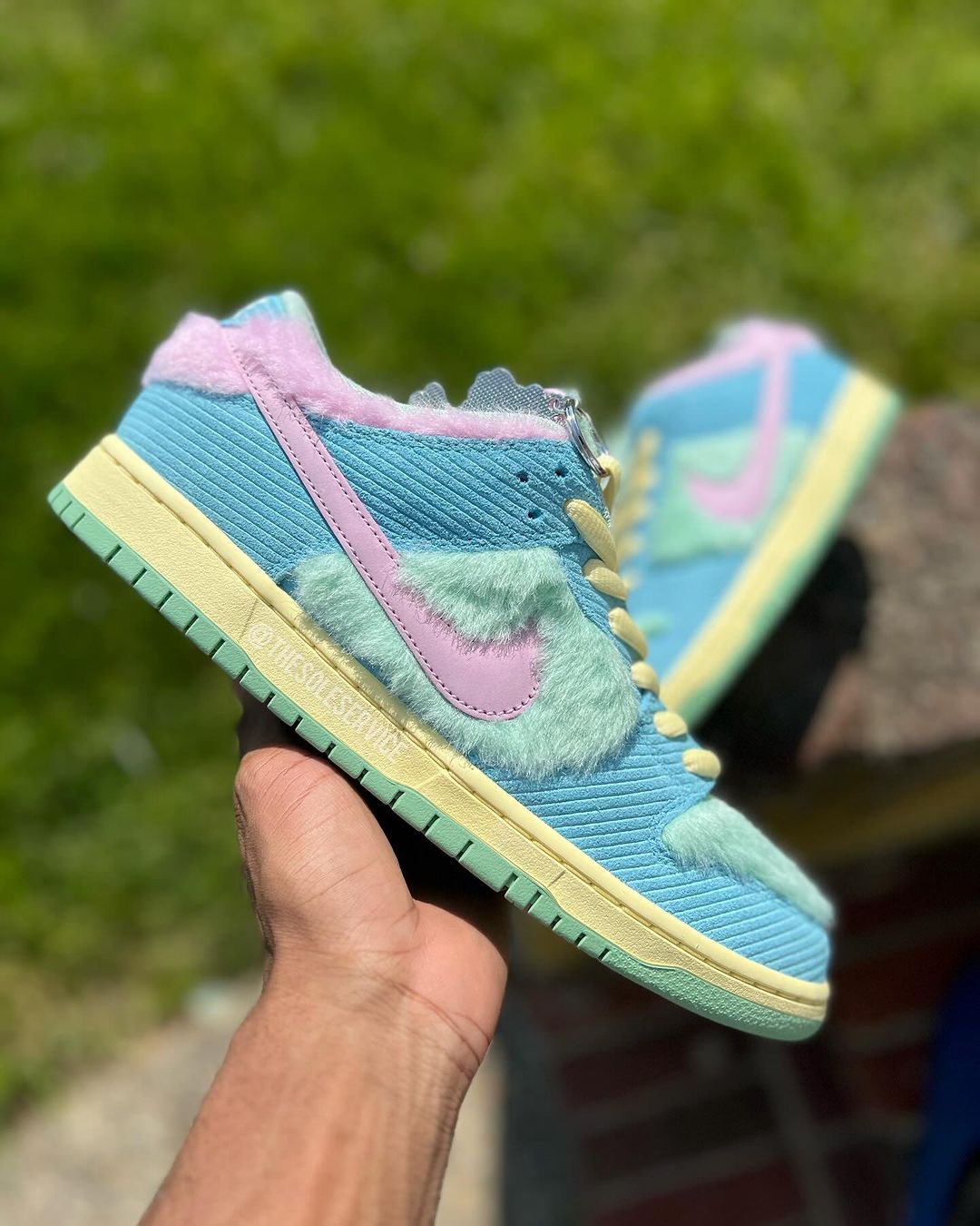 【2024年 夏 発売予定】VERDY × NIKE SB DUNK LOW “Visty” (ヴェルディ ナイキ SB ダンク ロー “ヴィスティ”) [FN6040-400]