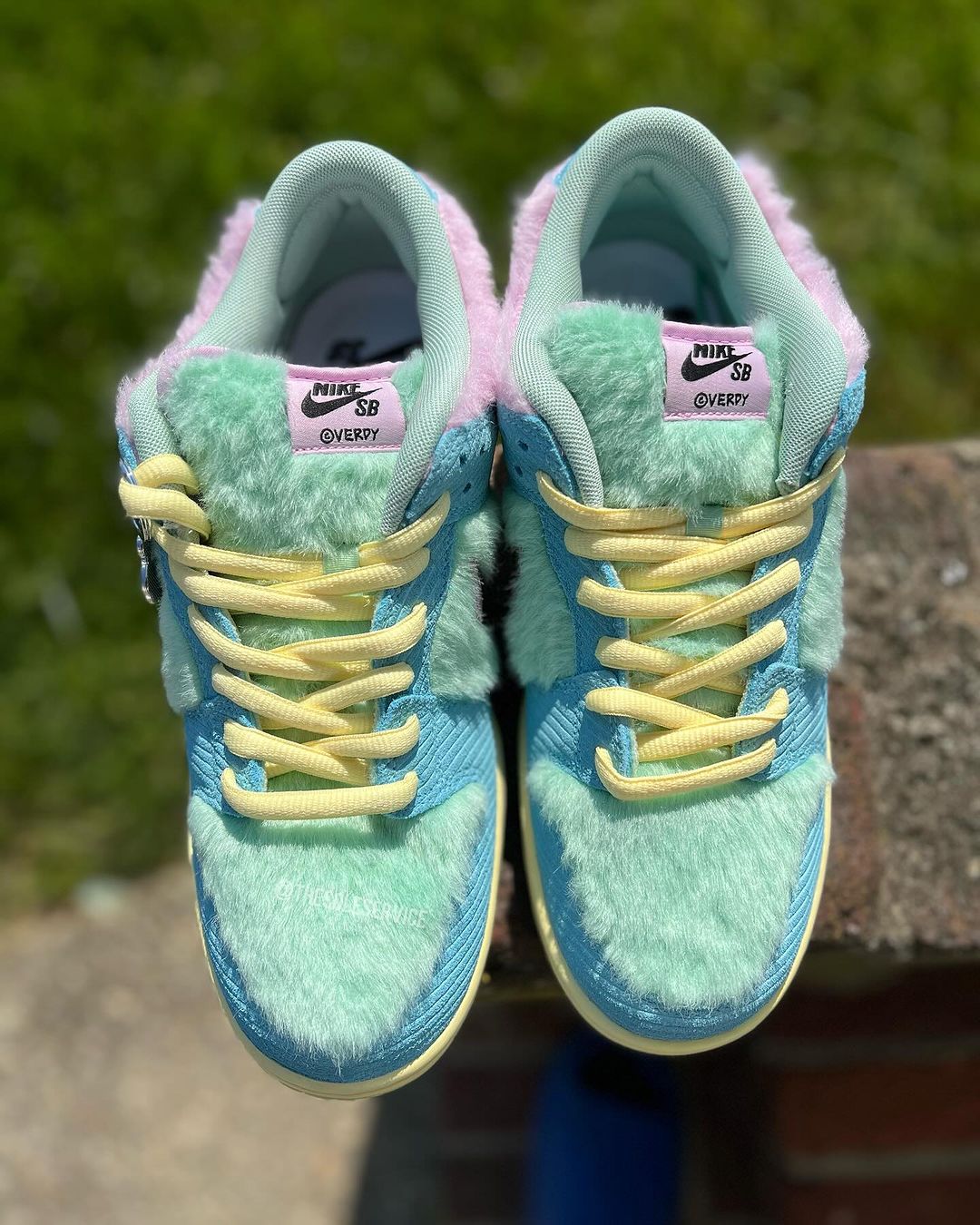 【国内 2024年 9/20 発売】VERDY × NIKE SB DUNK LOW “Visty” (ヴェルディ ナイキ SB ダンク ロー “ヴィスティ”) [FN6040-400]