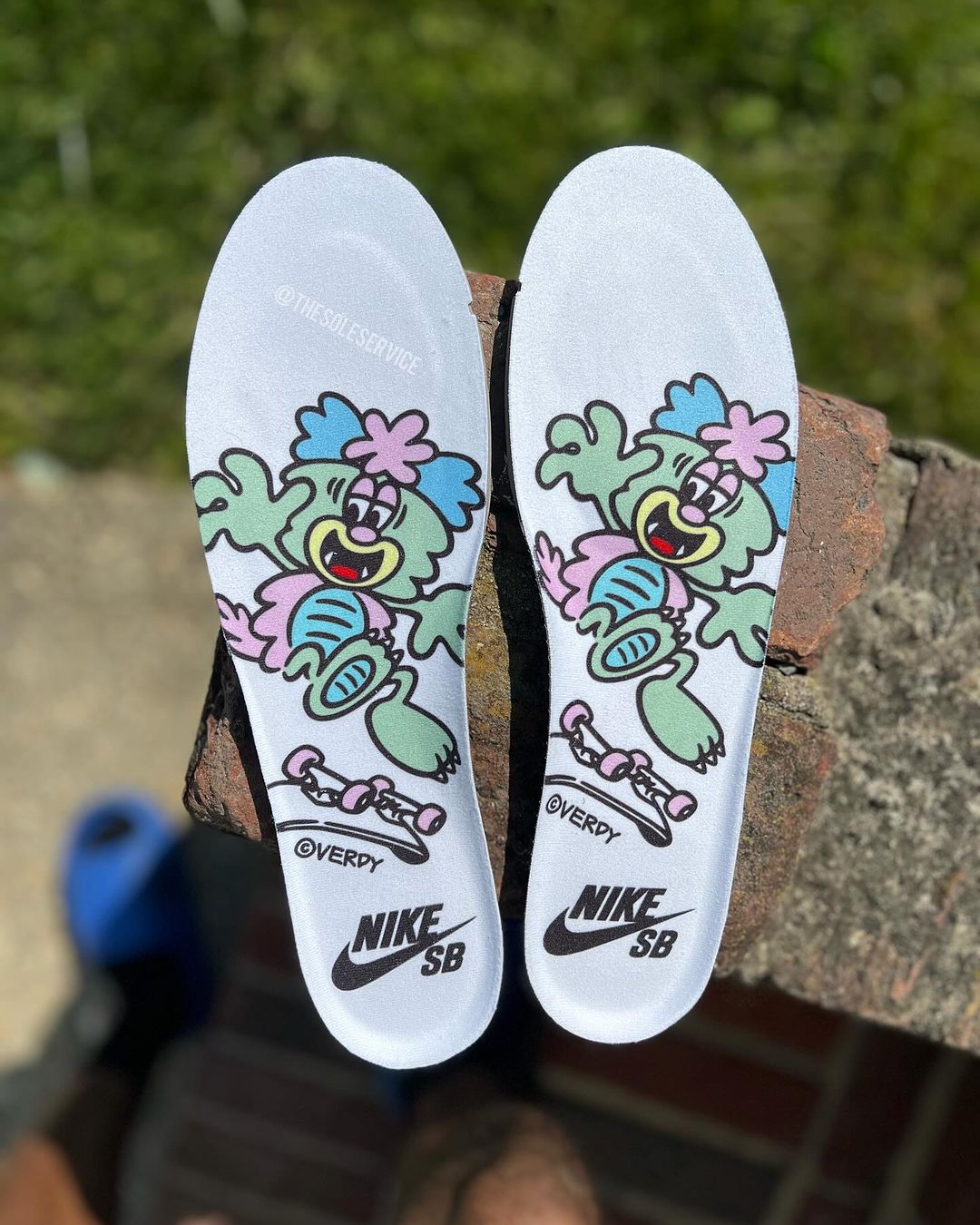 【国内 2024年 9/20 発売】VERDY × NIKE SB DUNK LOW “Visty” (ヴェルディ ナイキ SB ダンク ロー “ヴィスティ”) [FN6040-400]