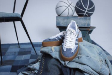 【2024年 4/13 発売】atmos × adidas Originals SAMBAE “Stacked Denim” (アトモス アディダス オリジナルス サンベイ “スタックドデニム”) [II0001]