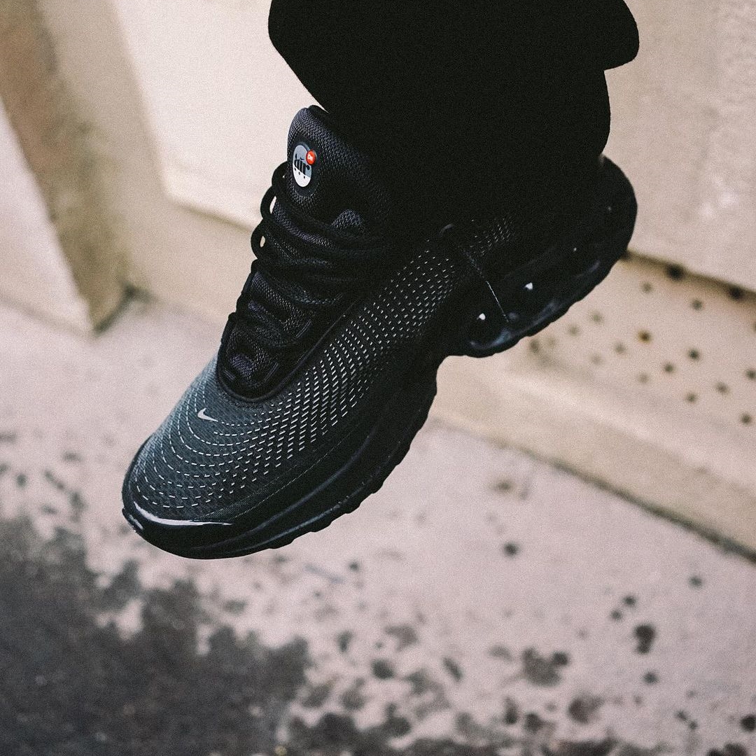 靴Nike Air Max DN Black/Metallic Dark Grey