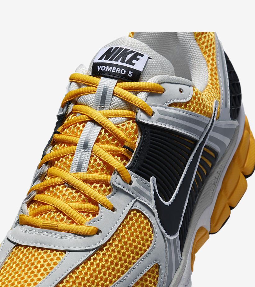 【2024年 発売予定】ナイキ ズーム ボメロ 5 “フォトンダスト/ユニバーシティゴールド” (NIKE ZOOM VOMERO 5 “Photon Dust/University Gold”) [FB9149-002]