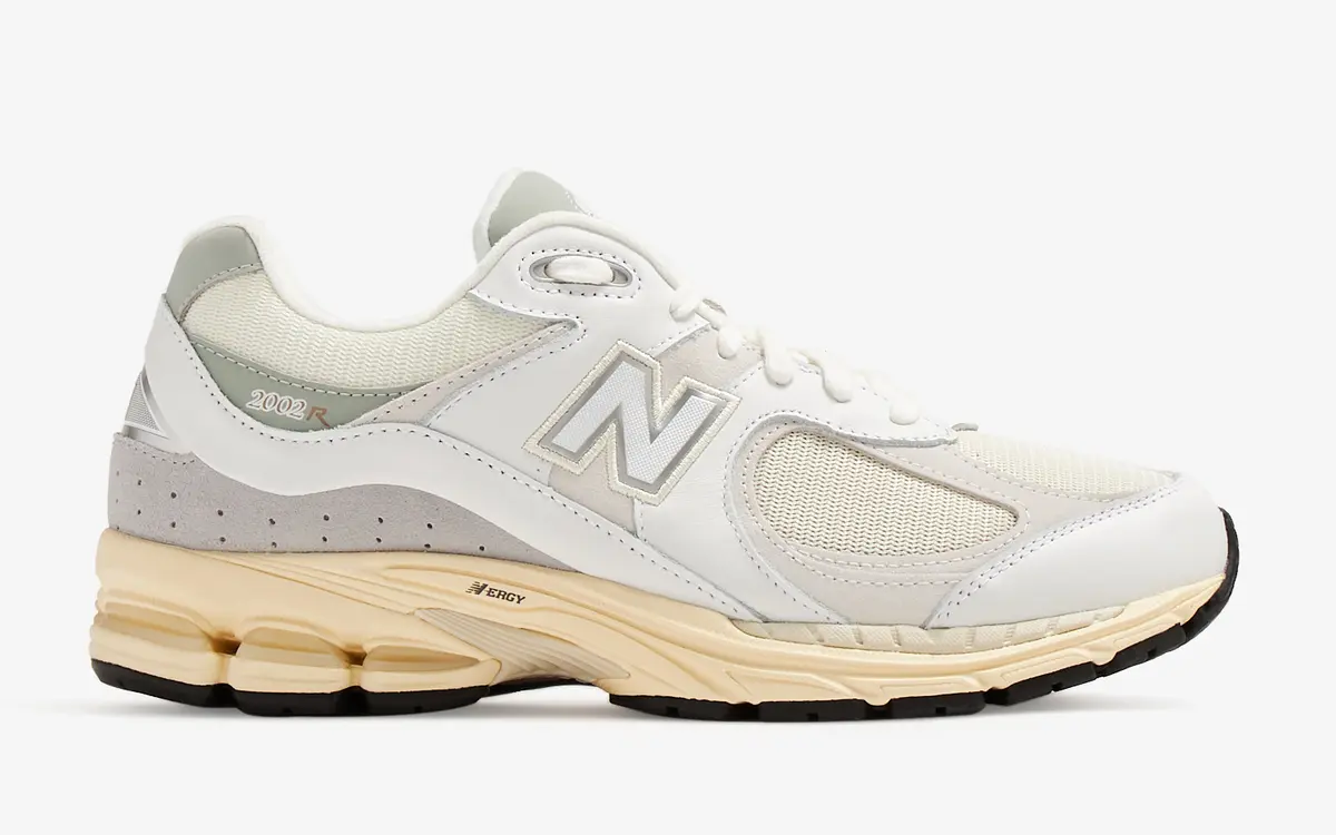 【海外発売】New Balance M2002 RIA “White/Reflection/Gold Metallic” (ニューバランス “ホワイト/リフレクション/ゴールドメタリック”) [M2002RIA]