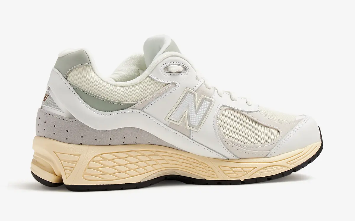 【海外発売】New Balance M2002 RIA “White/Reflection/Gold Metallic” (ニューバランス “ホワイト/リフレクション/ゴールドメタリック”) [M2002RIA]