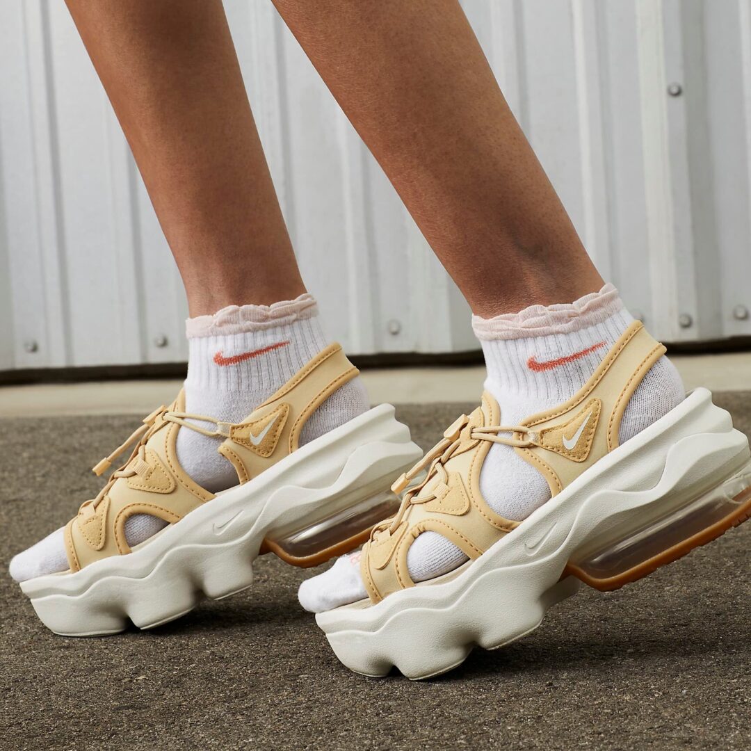 【2024年 3/4 発売】ナイキ エア マックス ココ “セサミ/サンドドリフト” (NIKE WMNS AIR MAX KOKO SANDAL “Sesami/Sand Drift”) [CI8798-200]