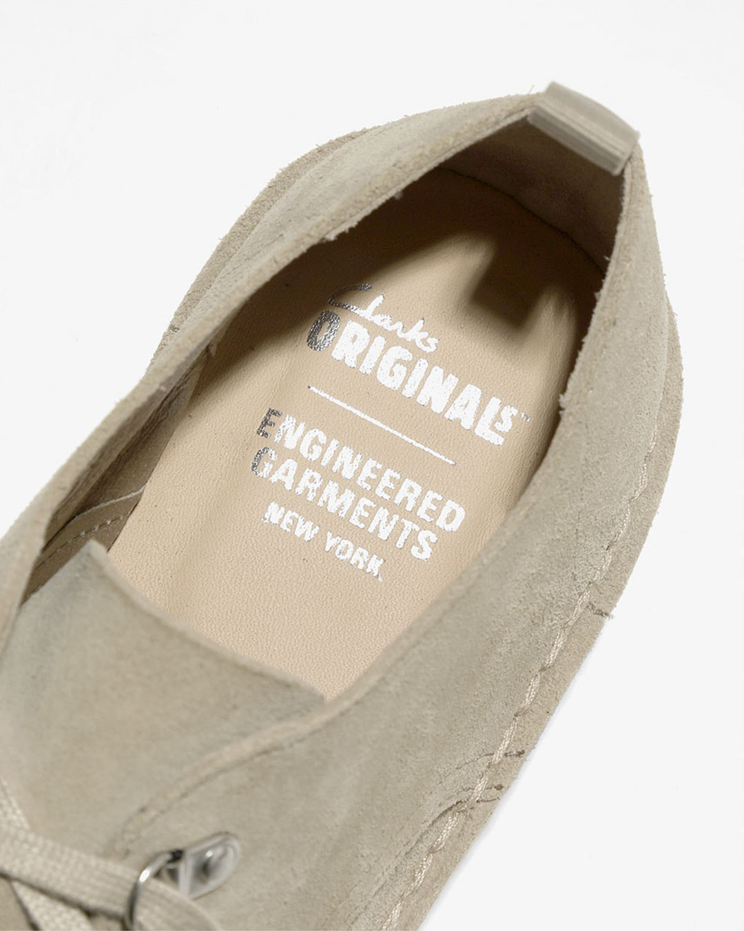 ENGINEERED GARMENTS x Clarks “DESERT KHAN”が2024年 3/15 発売 (エンジニアド ガーメンツ クラークス)