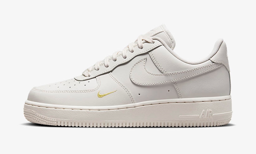 【2024年 5/1 発売】ナイキ エア フォース 1 ロー “ホワイト/イエローミニスウッシュ” (NIKE AIR FORCE 1 LOW “White/Yellow Mini Swoosh”) [HJ3841-030]