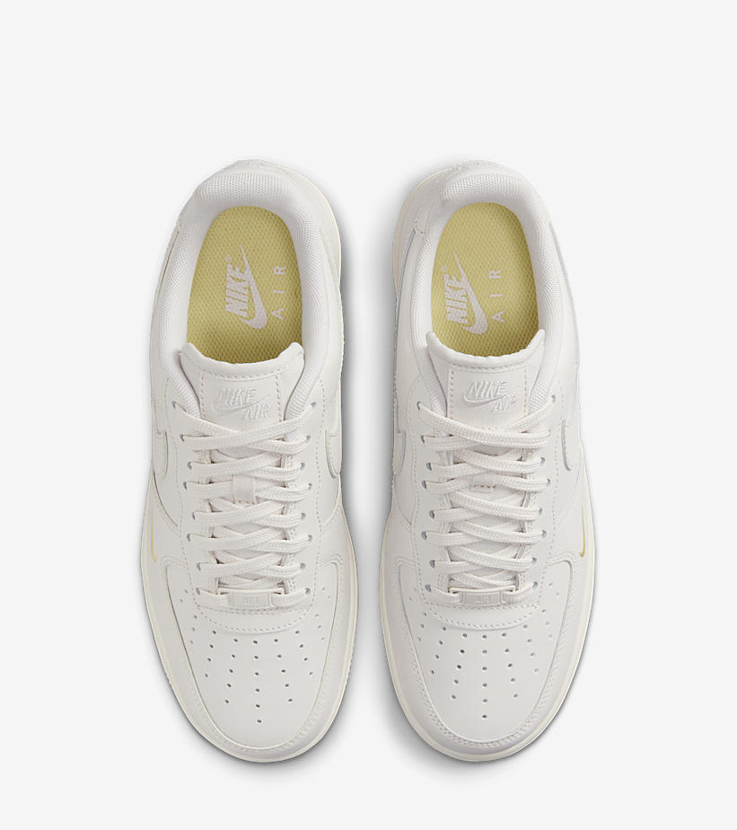 【2024年 5/1 発売】ナイキ エア フォース 1 ロー “ホワイト/イエローミニスウッシュ” (NIKE AIR FORCE 1 LOW “White/Yellow Mini Swoosh”) [HJ3841-030]