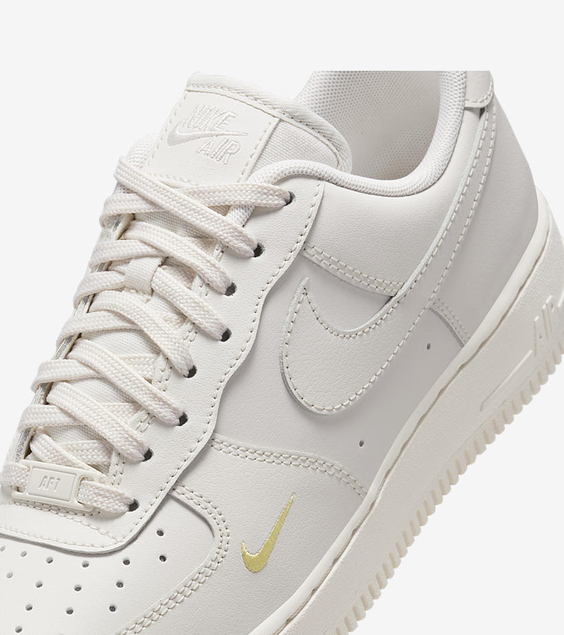 【2024年 5/1 発売】ナイキ エア フォース 1 ロー “ホワイト/イエローミニスウッシュ” (NIKE AIR FORCE 1 LOW “White/Yellow Mini Swoosh”) [HJ3841-030]