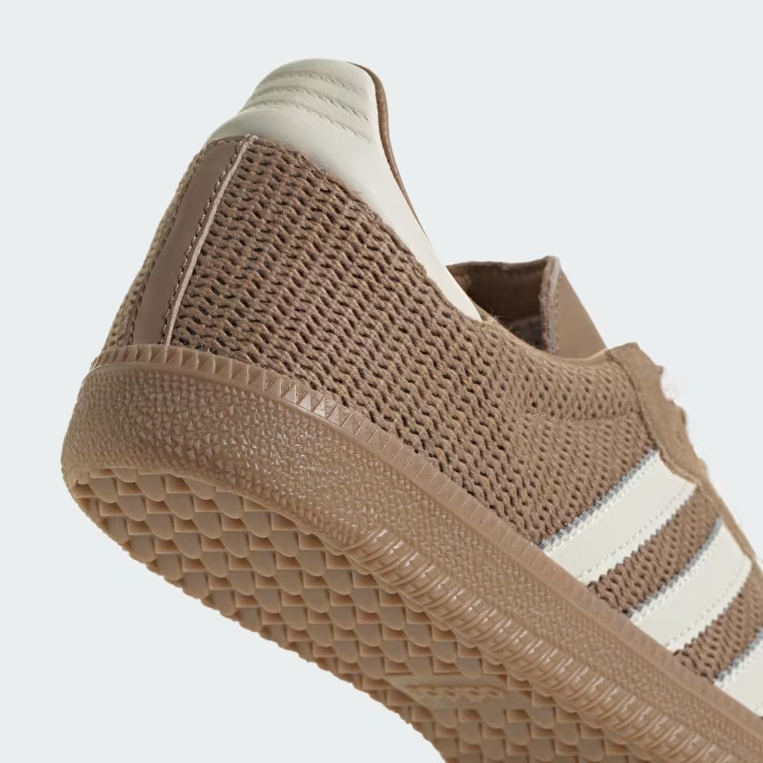 【海外発売】アディダス オリジナルス サンバ OG “カードボード/ホワイト/ブラウンデザート” (adidas Originals SAMBA OG “Cardboard/Chalk White/Brown Desert”) [IG1379]