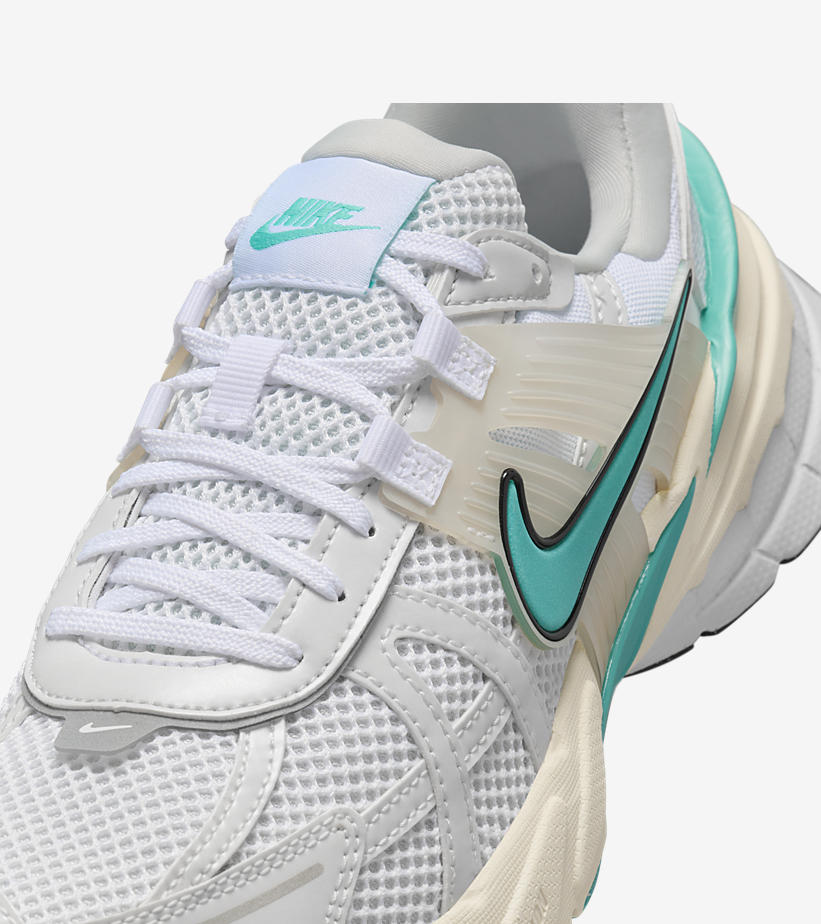 【海外発売】NIKE WMNS V2K RUN “White/Dusty Cactus” (ナイキ ウィメンズ ヴィツーケー “ホワイト/ダスティカクタス”) [FD0736-105]