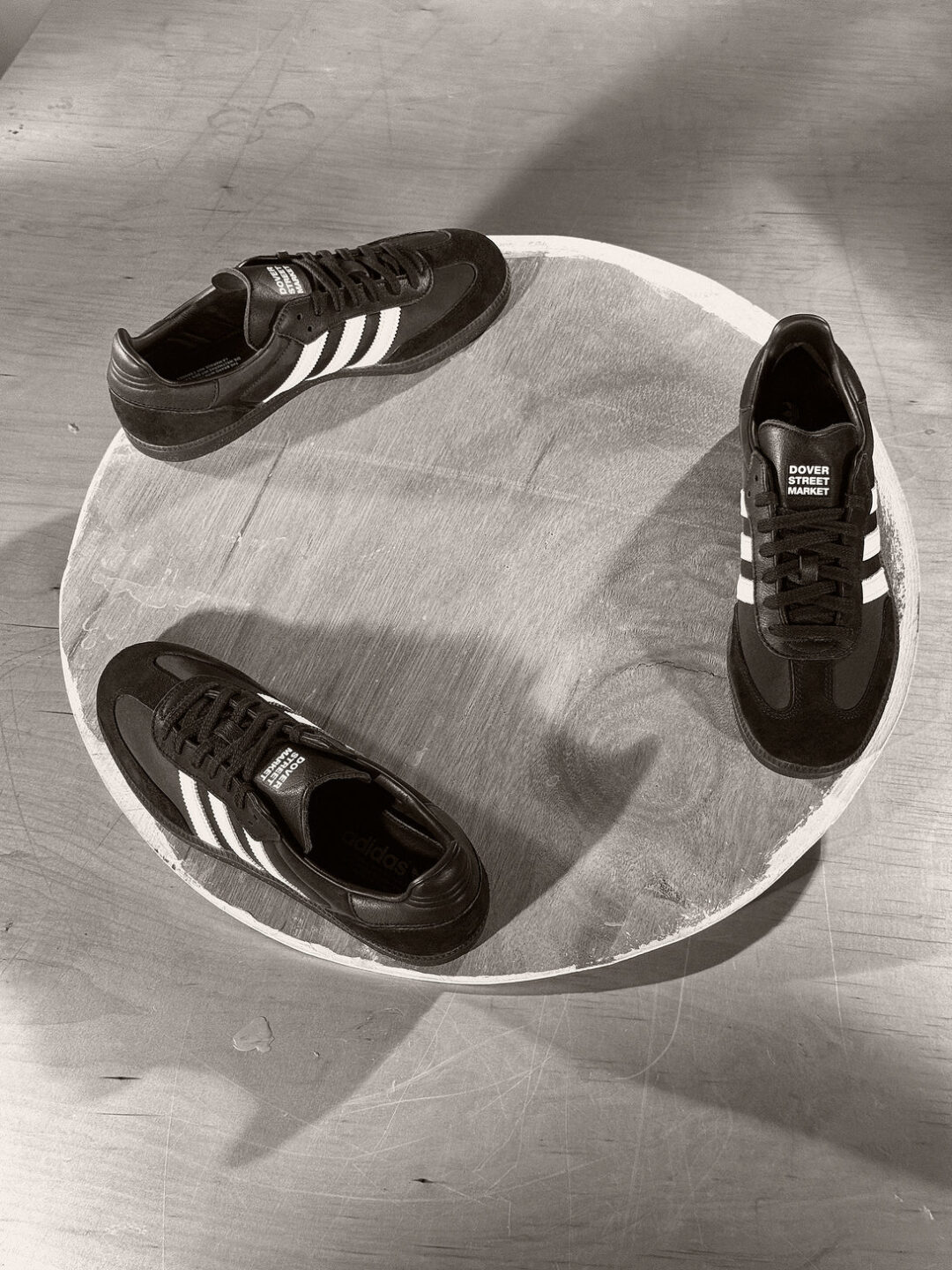 【国内 2024年 5/16 発売】DOVER STREET MARKET × adidas Originals SAMBA “Core Black/Footwear White” (ドーバーストリートマーケット アディダス オリジナルス サンバ “ブラック/ホワイト”) [IH4979]