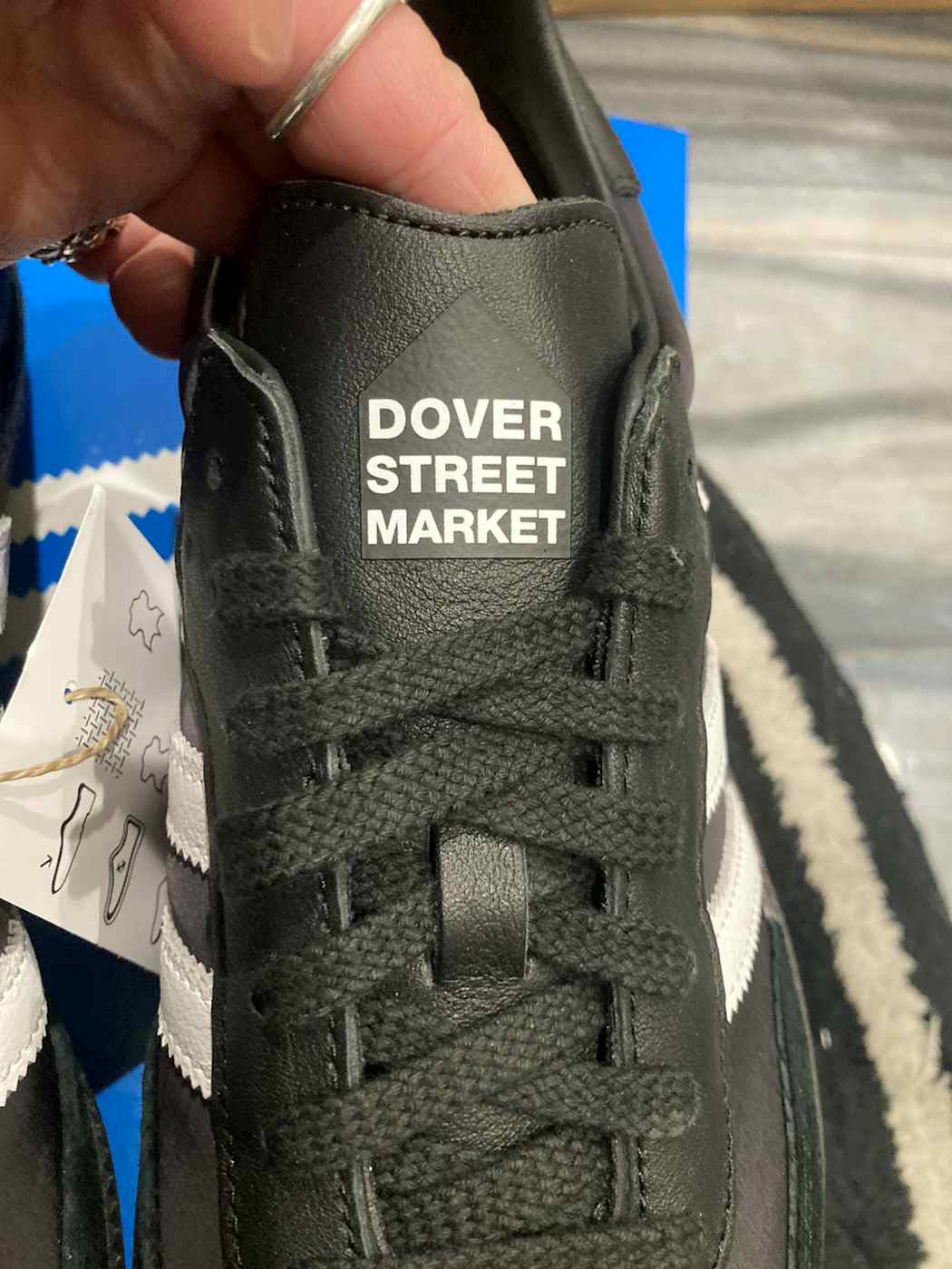 【国内 2024年 5/16 発売】DOVER STREET MARKET × adidas Originals SAMBA “Core Black/Footwear White” (ドーバーストリートマーケット アディダス オリジナルス サンバ “ブラック/ホワイト”) [IH4979]