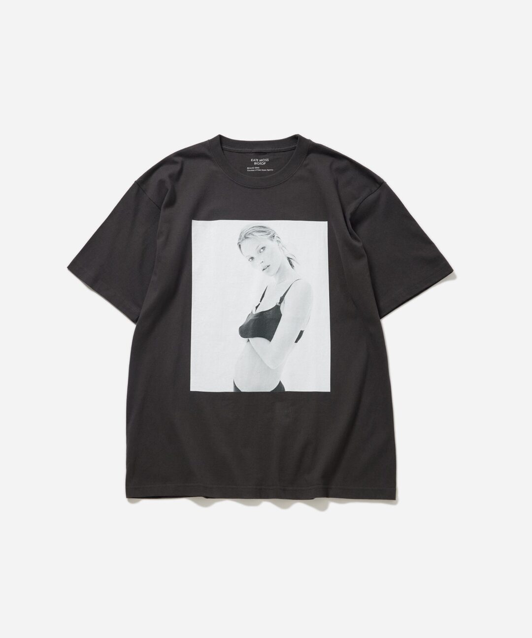 【2024年 4/11 発売】「Kate moss/ケイト・モス」をプリントしたBIOTOP “KateMoss by David Sims” TEE 2024年春夏モデルが予約販売 (ビオトープ)