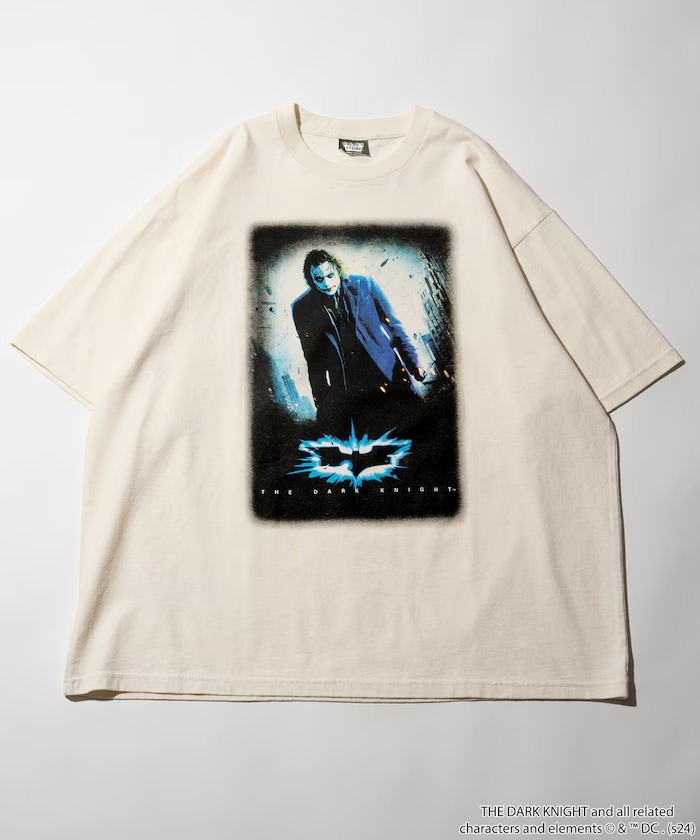 映画「ダークナイト」よりジョーカーが描かれたフロスト加工フィットショートスリーブTシャツが発売 (Dark Night Joker)