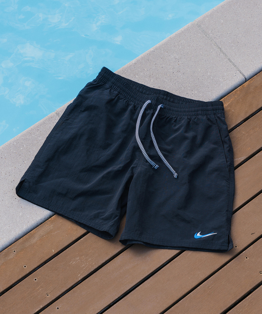 【2024年 4/19 発売】NIKE SWIM ショーツ × EDIFICE 30周年 Swash print boardshorts (水陸着用可能 エディフィス ナイキ スウォッシュ プリント ボードショーツ)