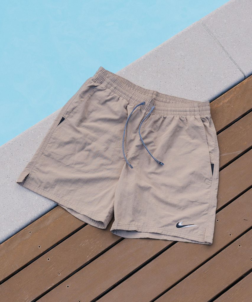 【2024年 4/19 発売】NIKE SWIM ショーツ × EDIFICE 30周年 Swash print boardshorts (水陸着用可能 エディフィス ナイキ スウォッシュ プリント ボードショーツ)