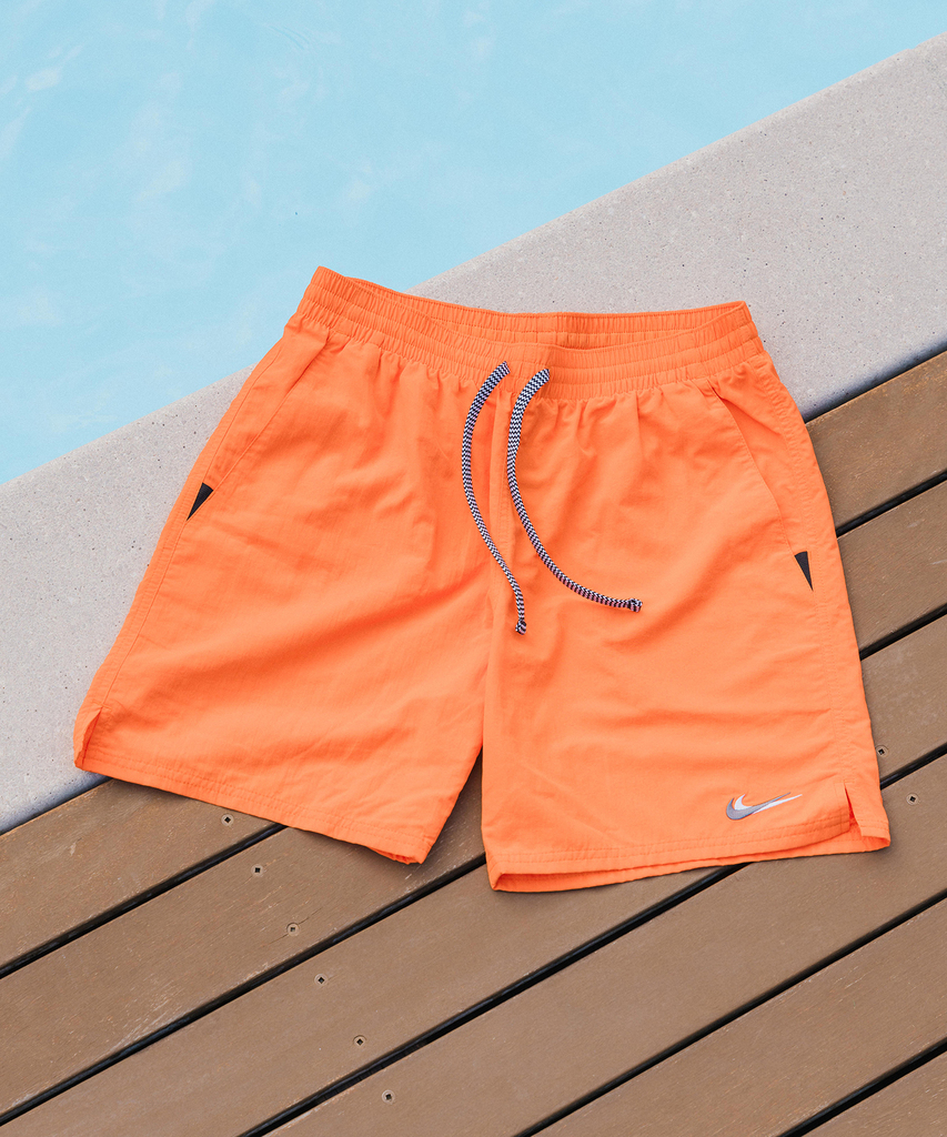 【2024年 4/19 発売】NIKE SWIM ショーツ × EDIFICE 30周年 Swash print boardshorts (水陸着用可能 エディフィス ナイキ スウォッシュ プリント ボードショーツ)