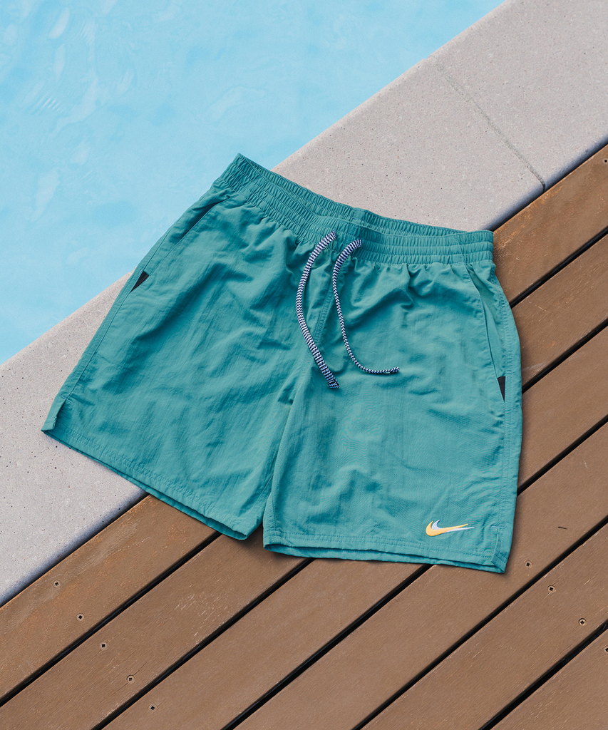 【2024年 4/19 発売】NIKE SWIM ショーツ × EDIFICE 30周年 Swash print boardshorts (水陸着用可能 エディフィス ナイキ スウォッシュ プリント ボードショーツ)