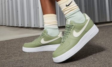 【海外発売】ナイキ エア フォース 1 ロー “オイルグリーン/ホワイト” (NIKE AIR FORCE 1 LOW “Oil Green/White”) [HF5062-386]