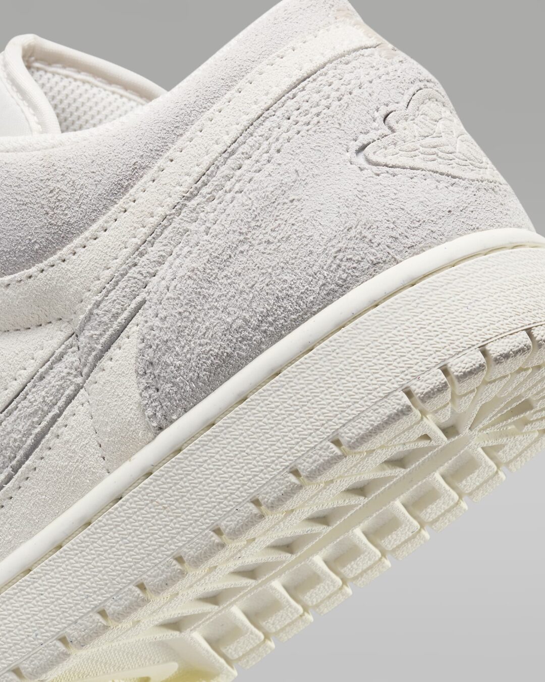 【海外発売】ナイキ エア ジョーダン 1 ロー SE クラフト “ペールアイボリー” (NIKE AIR JORDAN 1 LOW SE CRAFT “Pale Ivory”) [FQ3055-100]