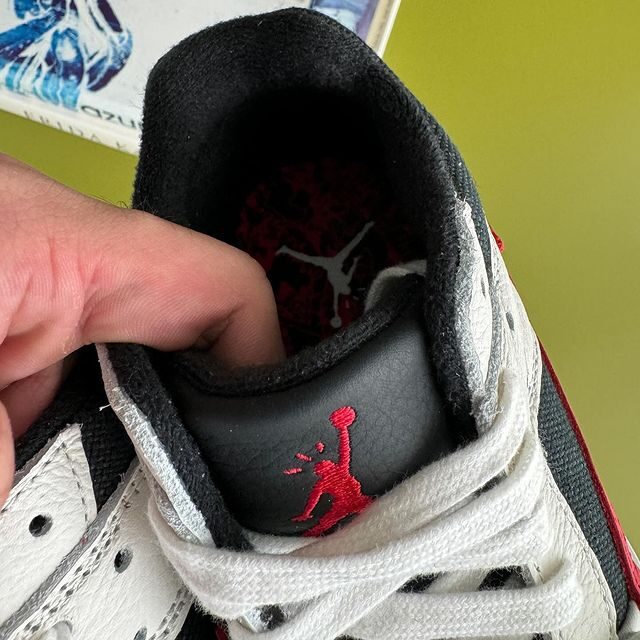 【2024年 4/26 発売】TRAVIS SCOTT NIKE JORDAN JUMPMAN JACK TR “Sail/Black/University Red” (トラビス・スコット × ナイキ ジョーダン ジャンプマンジャック トレーナー “セイル/ユニバーシティレッド”) [DR9317-101]