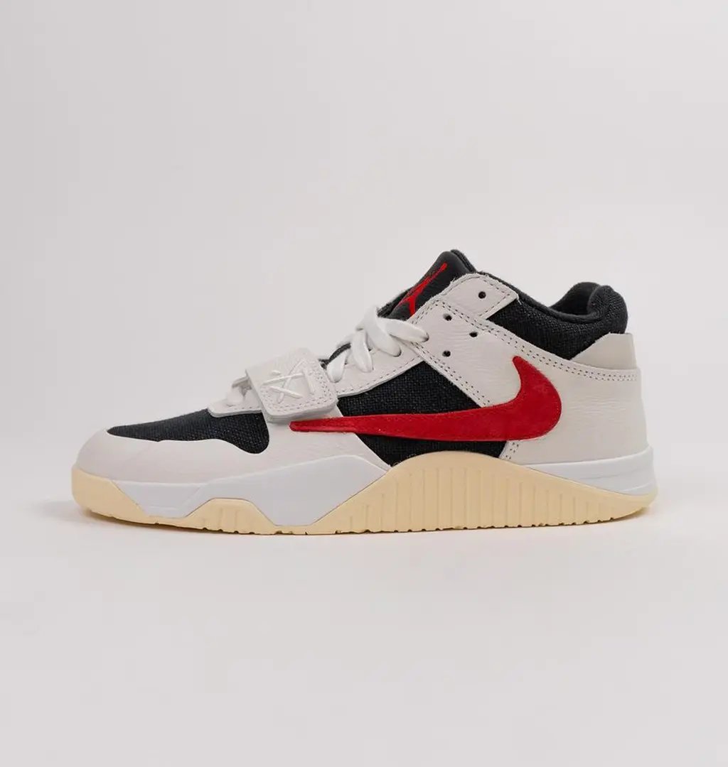 【2024年 4/26 発売】TRAVIS SCOTT NIKE JORDAN JUMPMAN JACK TR “Sail/Black/University Red” (トラビス・スコット × ナイキ ジョーダン ジャンプマンジャック トレーナー “セイル/ユニバーシティレッド”) [DR9317-101]