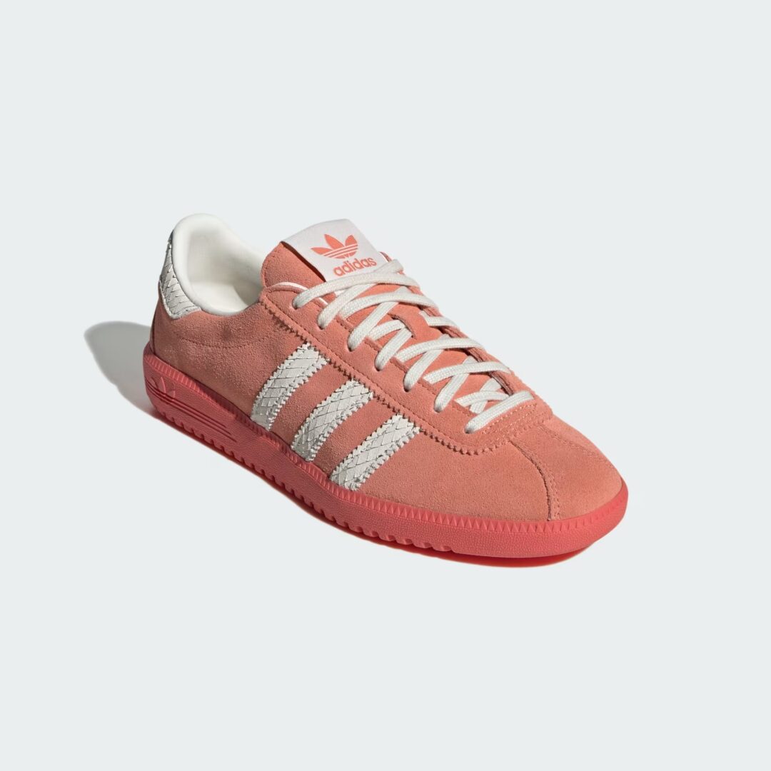 【2024年 4/10 発売】adidas Originals BERMUDA “Wonder Clay/Preloved Scarlet” (アディダス オリジナルス バミューダ “ワンダークレイ/プリラブドスカーレット”) [IF6559]