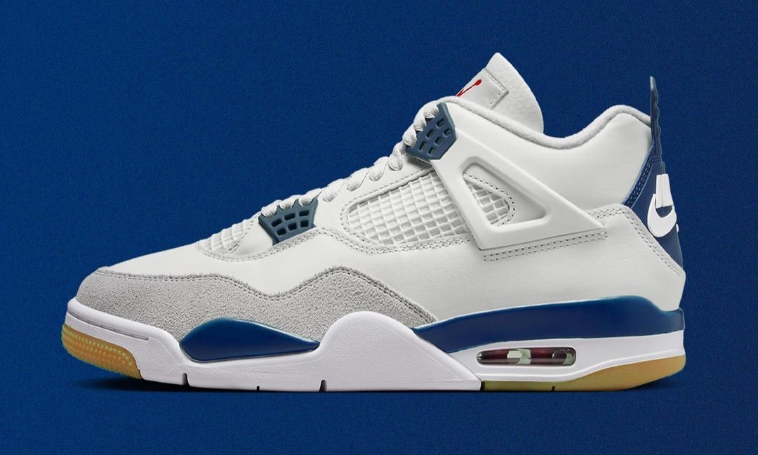 【2025年 3/18 & 4/15 発売】NIKE SB × AIR JORDAN 4 SP “Summit White/Navy” (ナイキ エア ジョーダン 4 “サミットホワイト/ネイビー”) [DR5415-100]