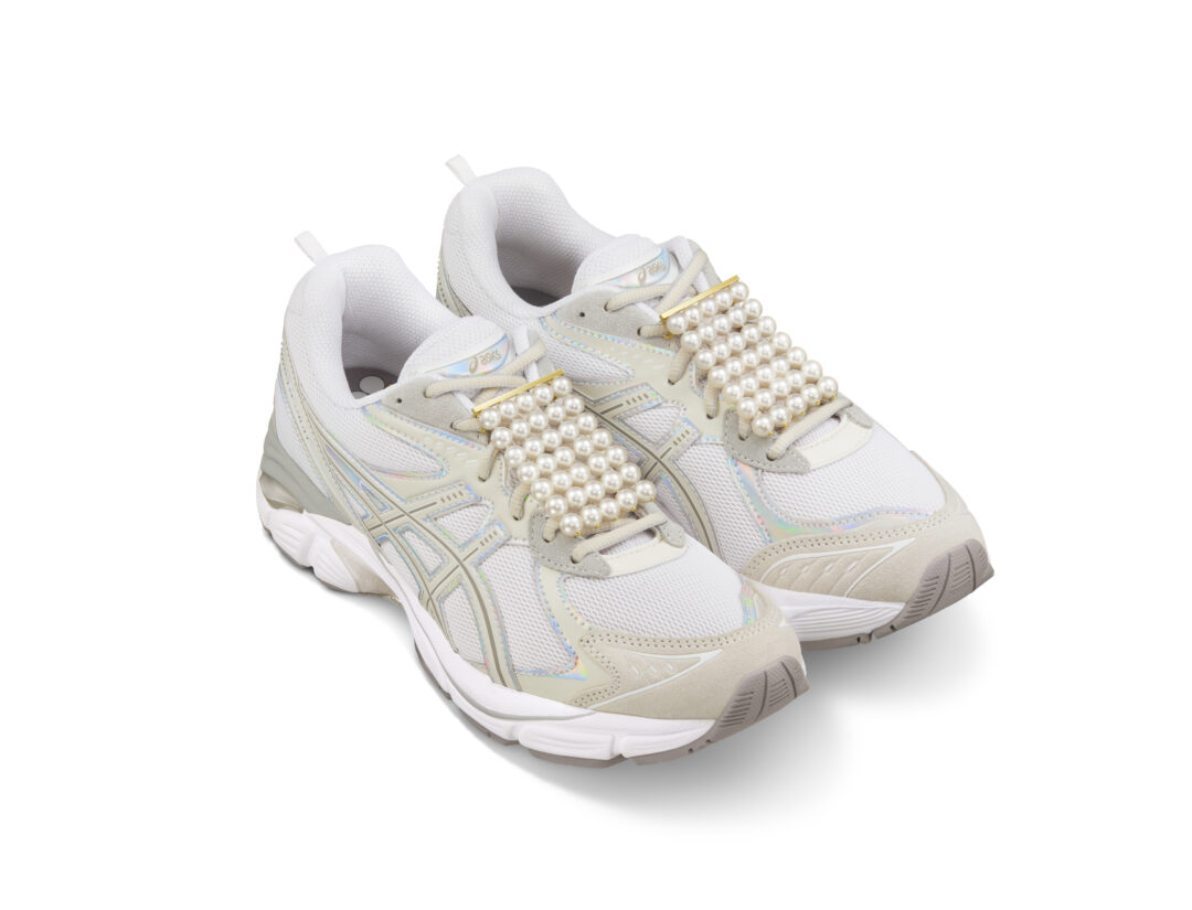 真珠の「TASAKI」創業70周年記念 × ASICS コラボスニーカーが4/26 発売 (タサキ アシックス)